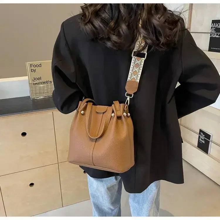 2025 High Quality Solid PU Bucket Shoulder Soft Crossbody Bags Korean High-end Design Large Capacity Women's Handbags